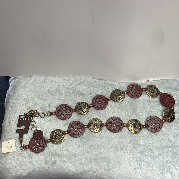 NWT Fossil Leather Medallion Belt - Picture 2 of 8